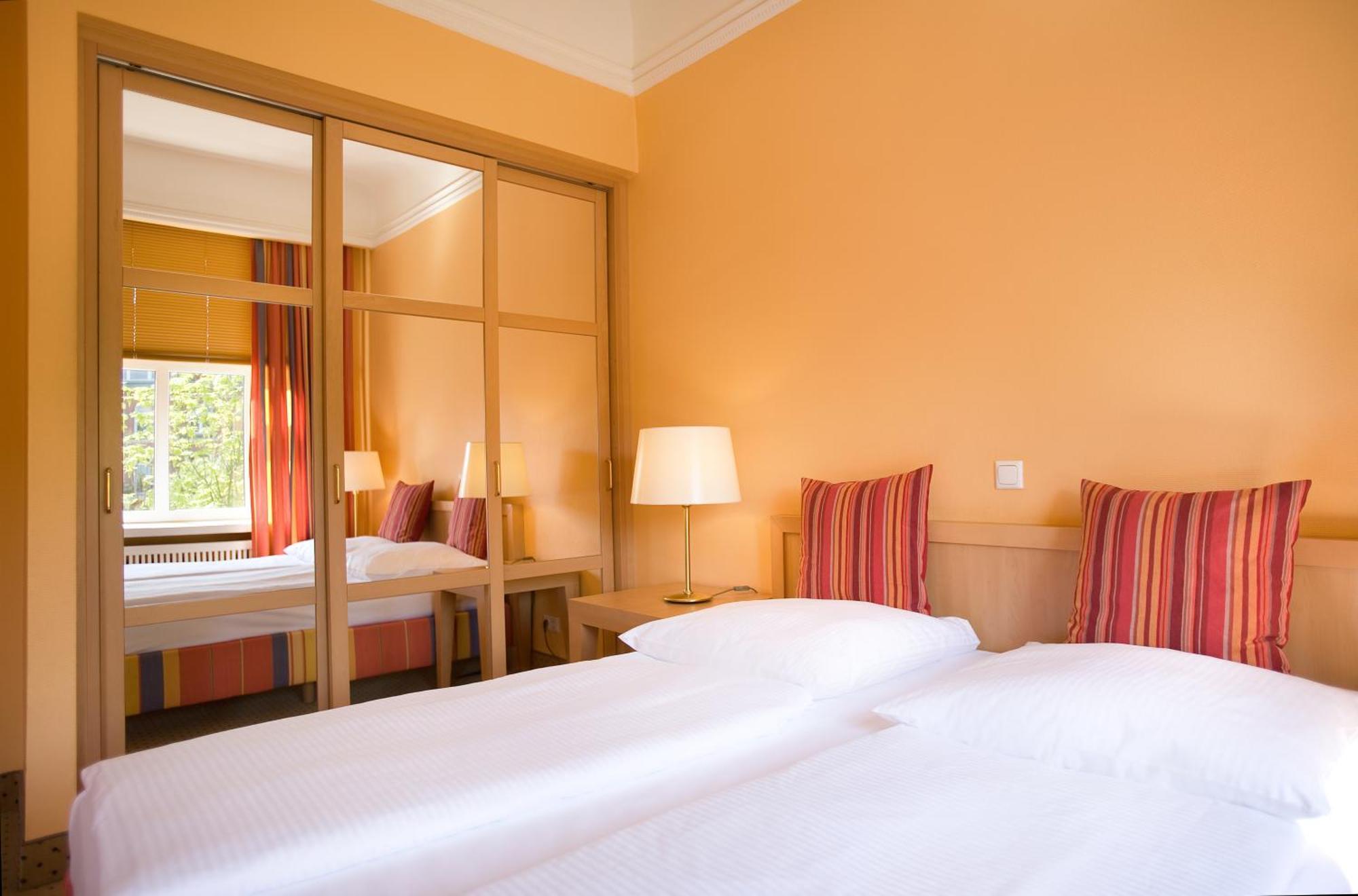 Relexa Hotel Bellevue An Der Alster Хамбург Стая снимка